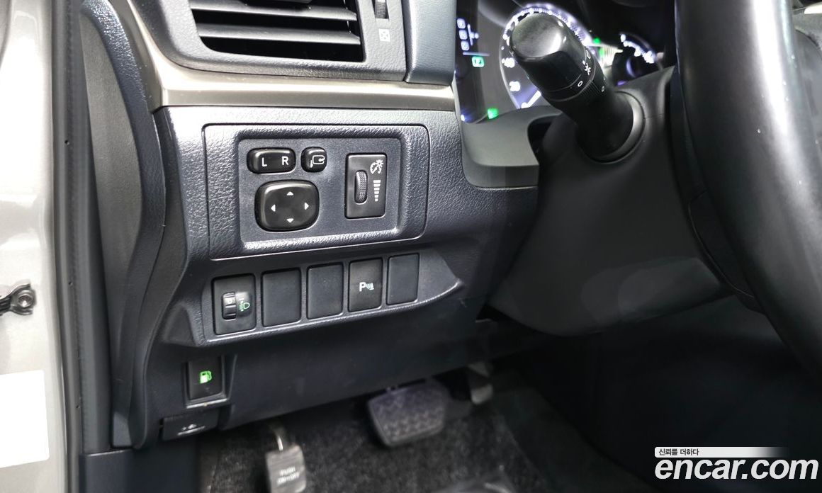 Lexus CT200h фото 14