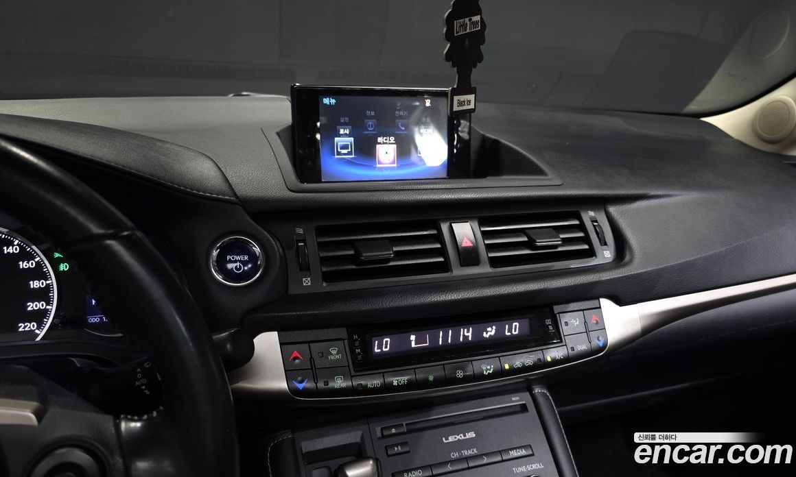Lexus CT200h фото 15