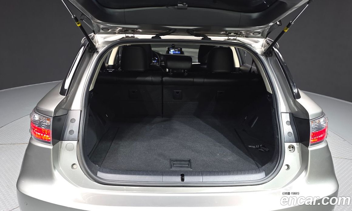 Lexus CT200h фото 20