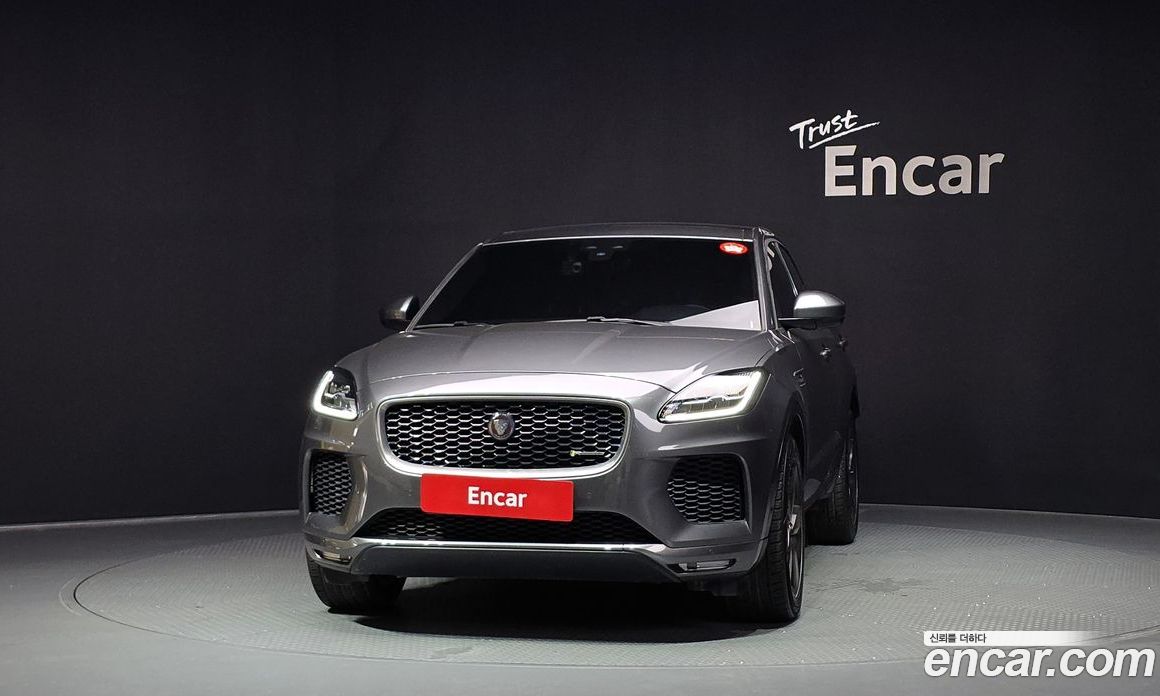 Jaguar E-PACE фото 3