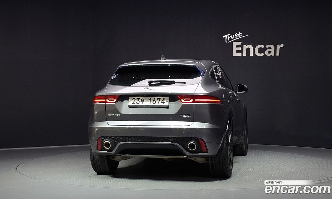 Jaguar E-PACE фото 4