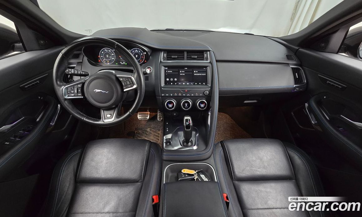 Jaguar E-PACE фото 7