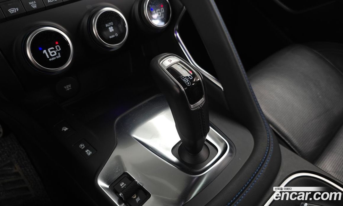 Jaguar E-PACE фото 9