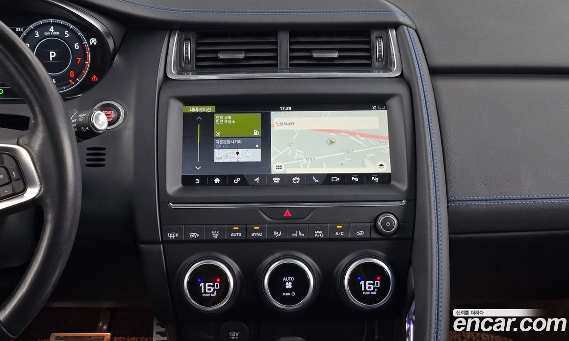Jaguar E-PACE фото 12