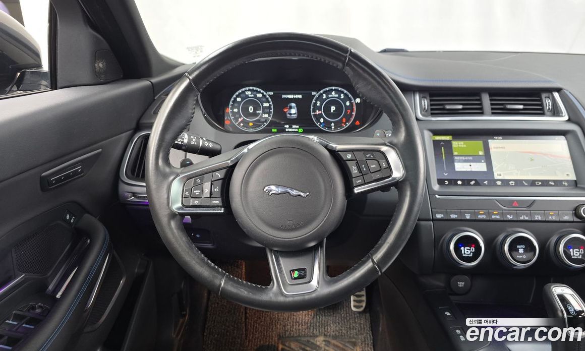Jaguar E-PACE фото 13