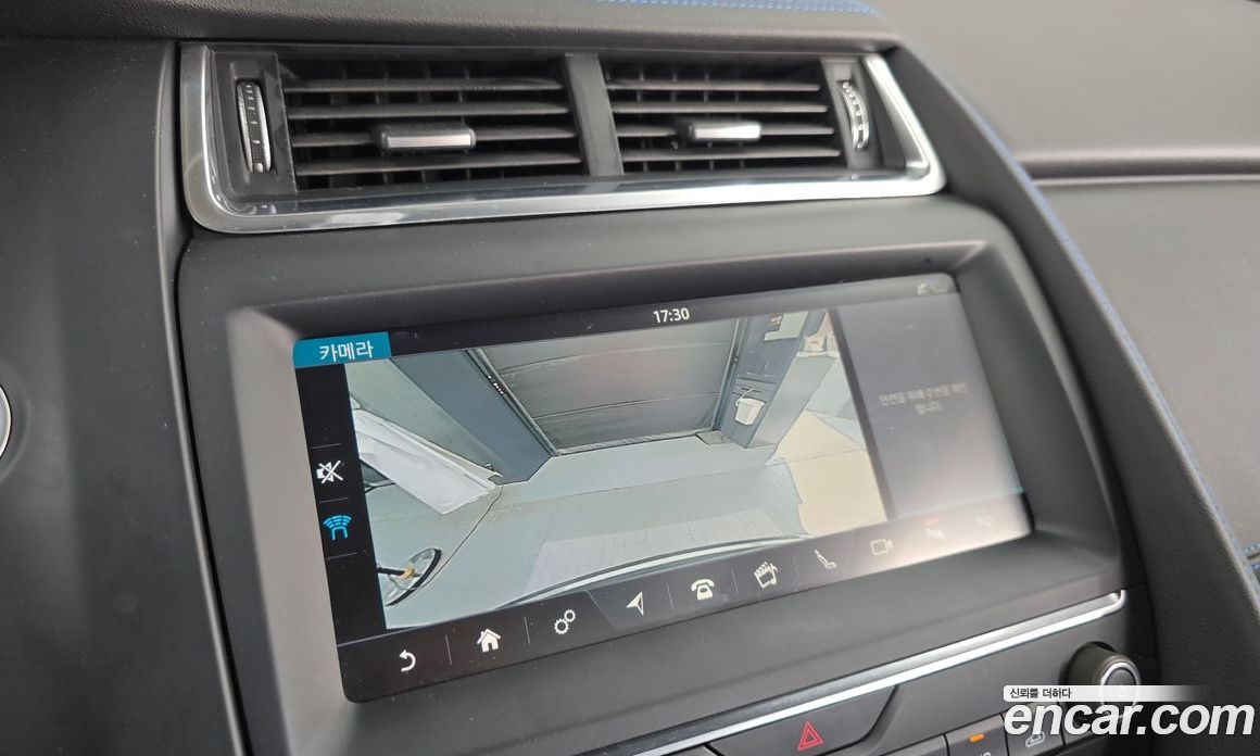 Jaguar E-PACE фото 14
