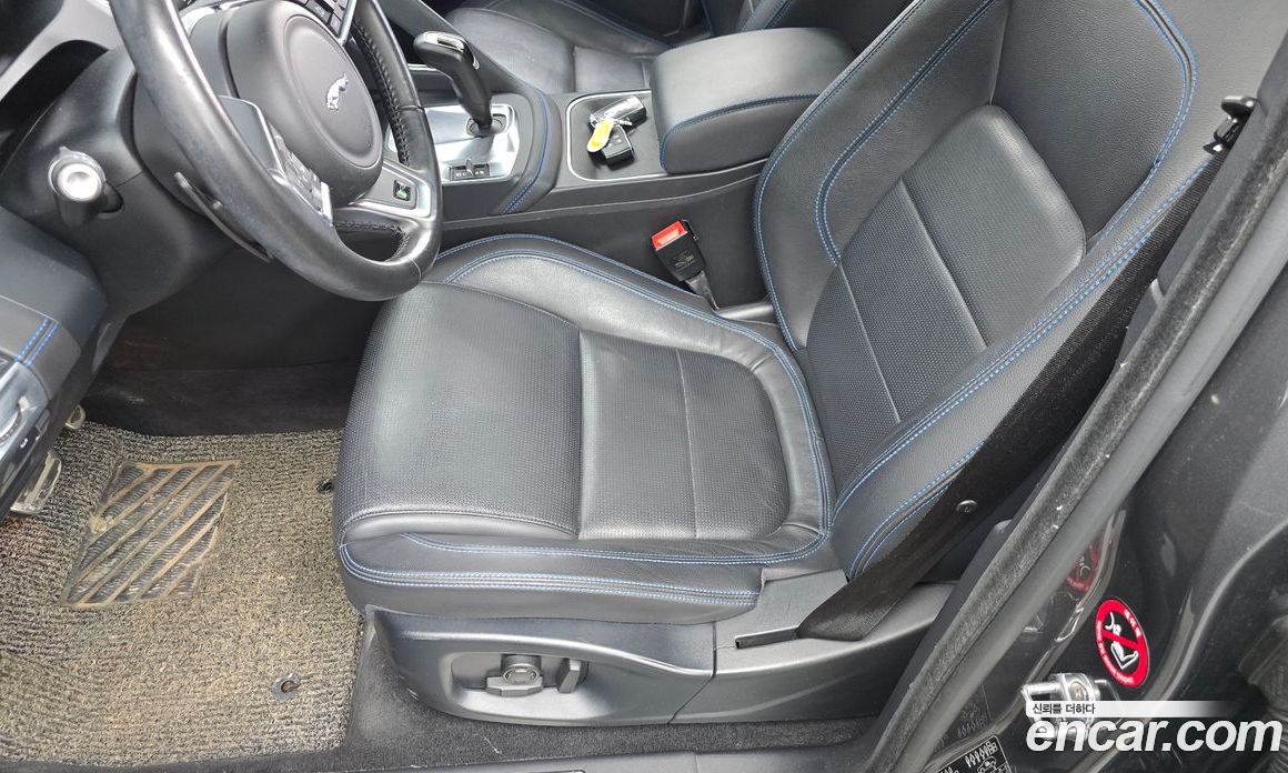 Jaguar E-PACE фото 27