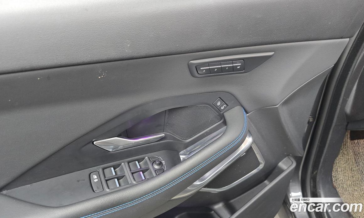 Jaguar E-PACE фото 30
