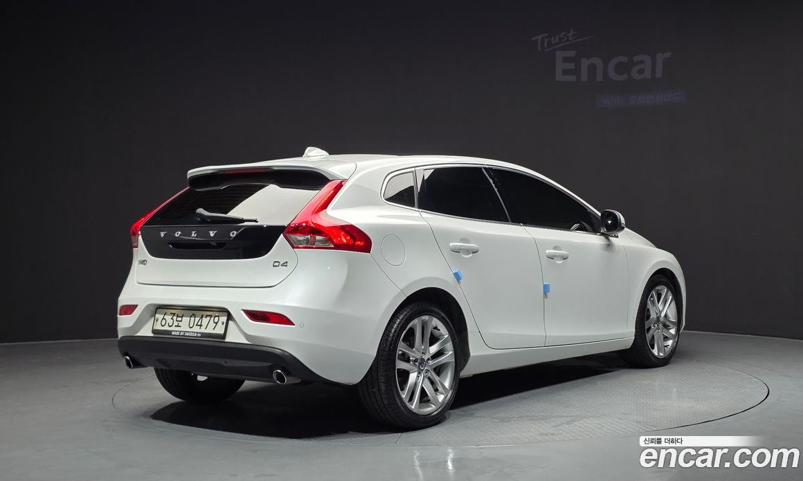 Volvo V40 фото 2