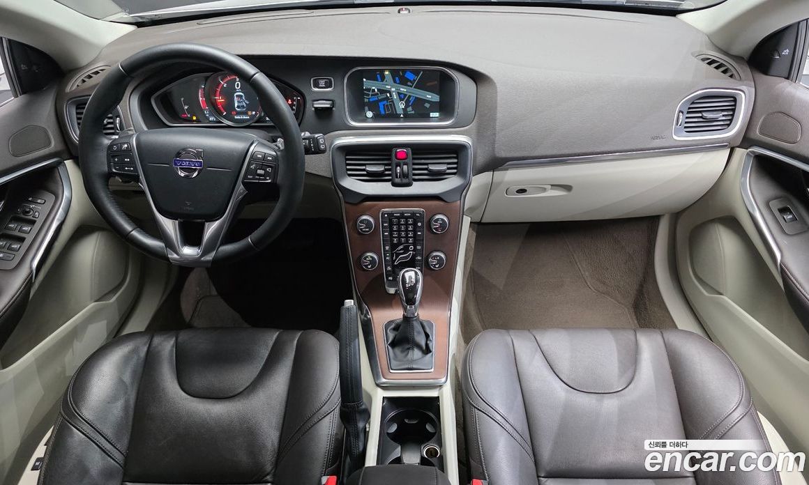 Volvo V40 фото 7