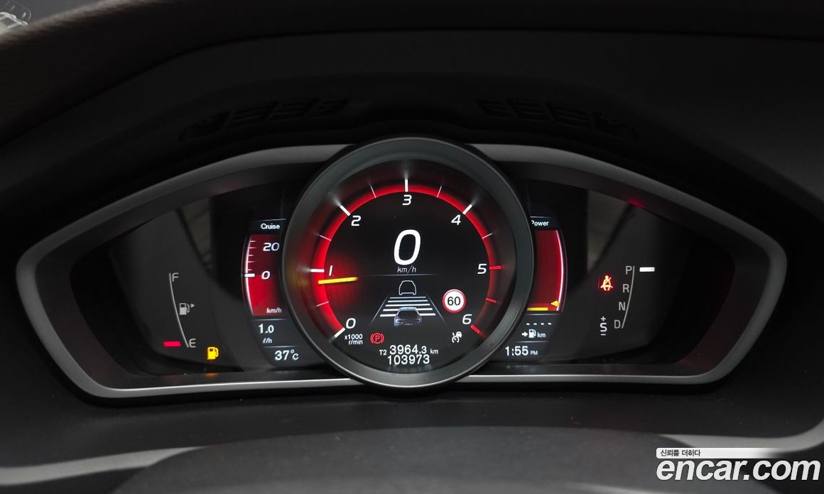 Volvo V40 фото 8