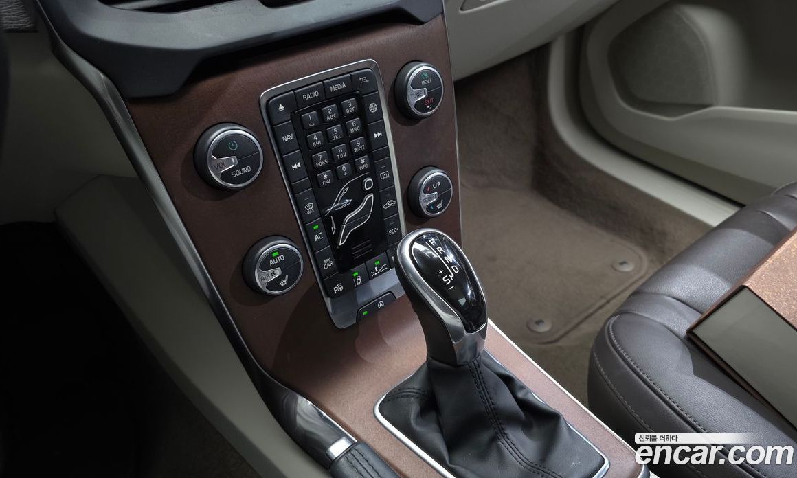 Volvo V40 фото 9
