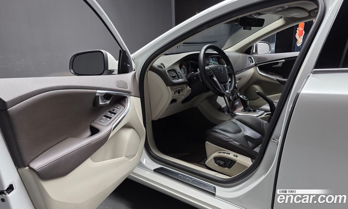 Volvo V40 фото 10