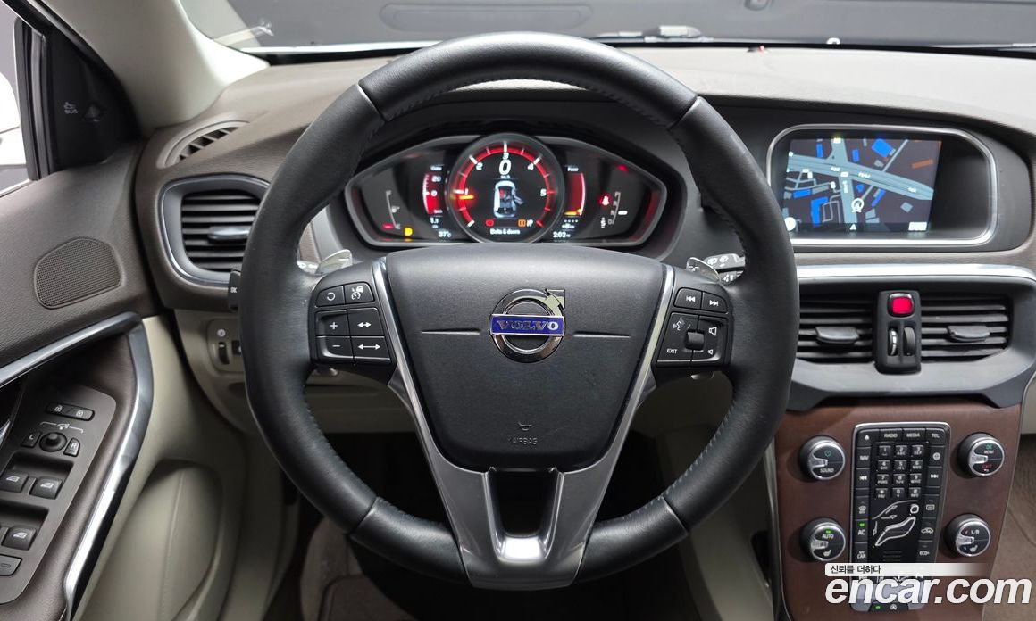 Volvo V40 фото 13