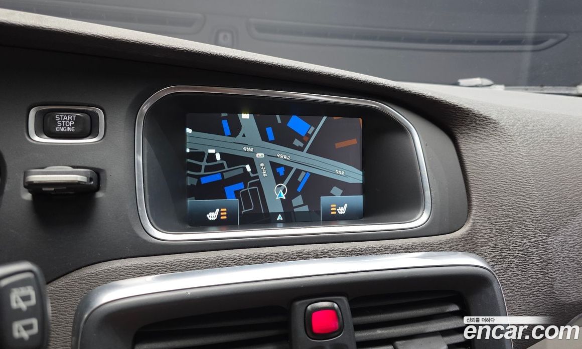 Volvo V40 фото 15
