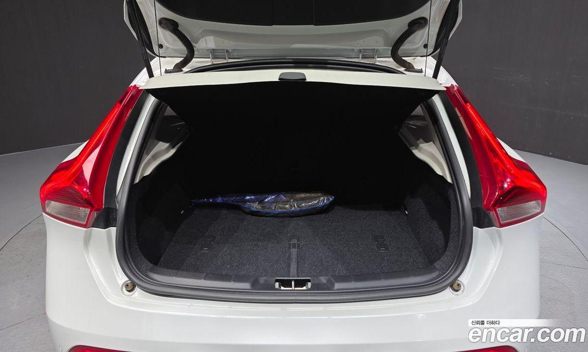 Volvo V40 фото 20