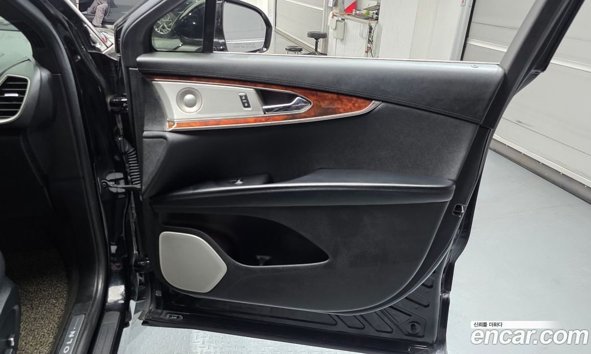 Lincoln MKX 2nd Gen фото 25
