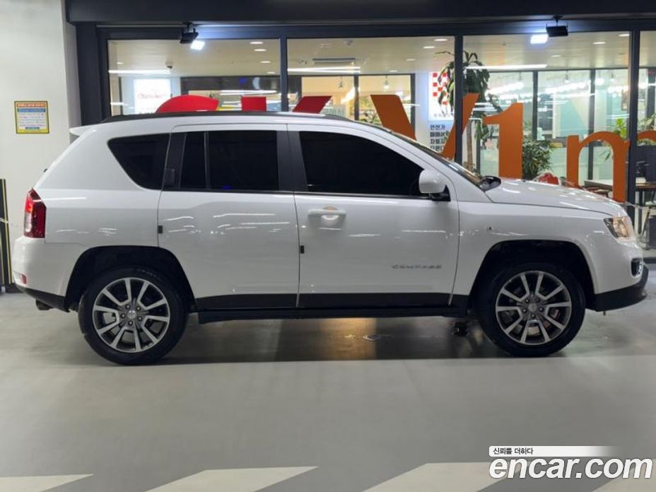 Jeep Compass фото 3