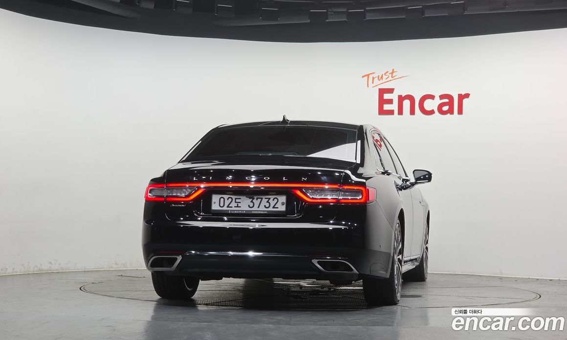 Lincoln Continental 10th Gen фото 3