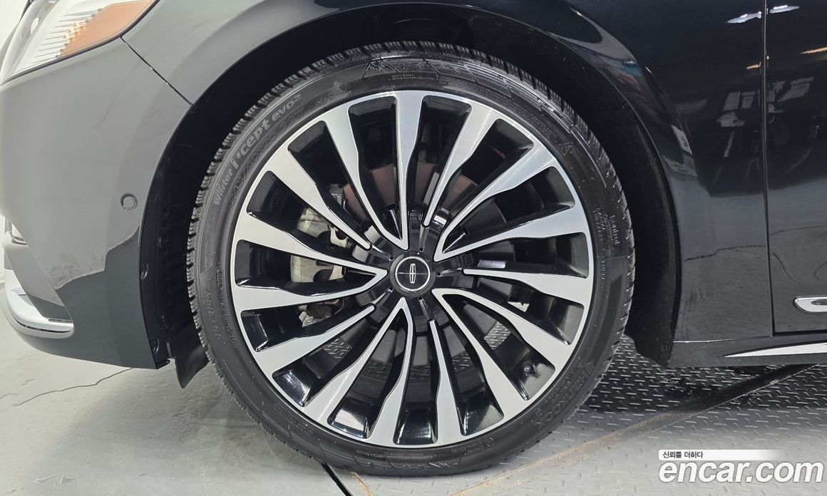 Lincoln Continental 10th Gen фото 4