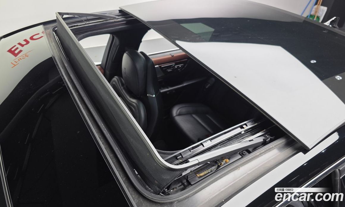Lincoln Continental 10th Gen фото 18