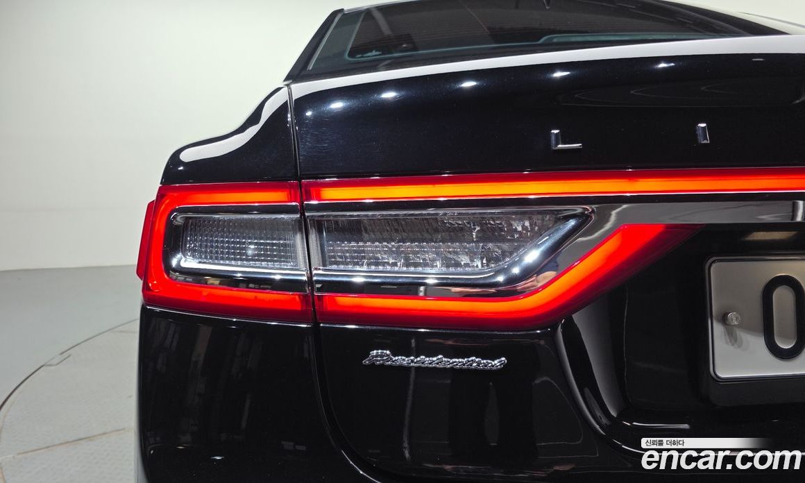 Lincoln Continental 10th Gen фото 23