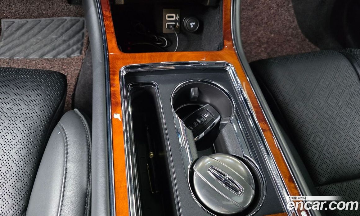 Lincoln Continental 10th Gen фото 29