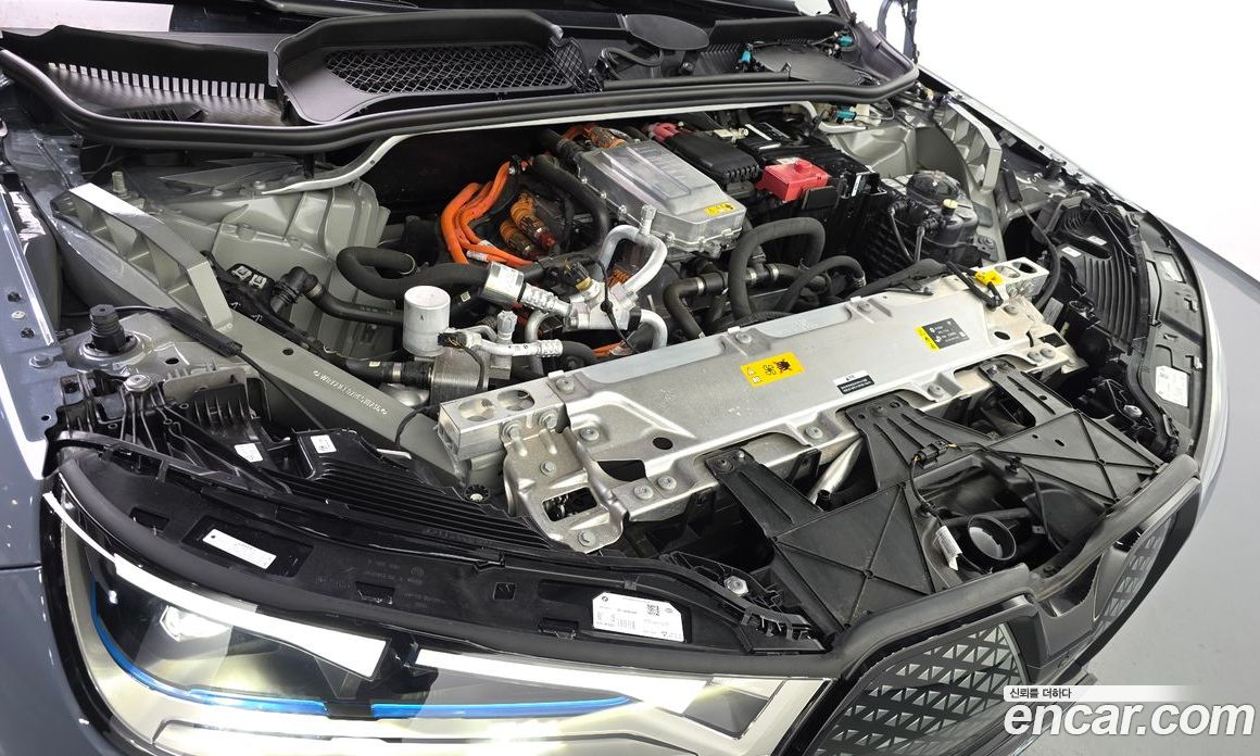 BMW iX фото 6