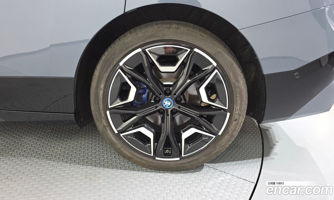 BMW iX фото 21