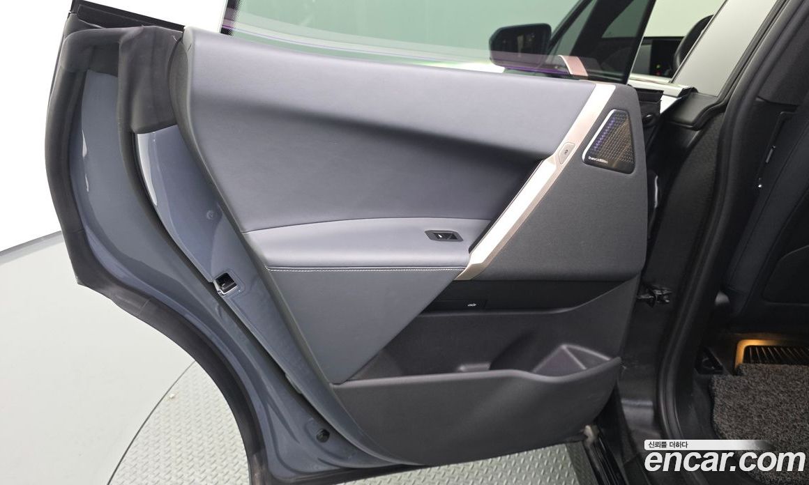BMW iX фото 25