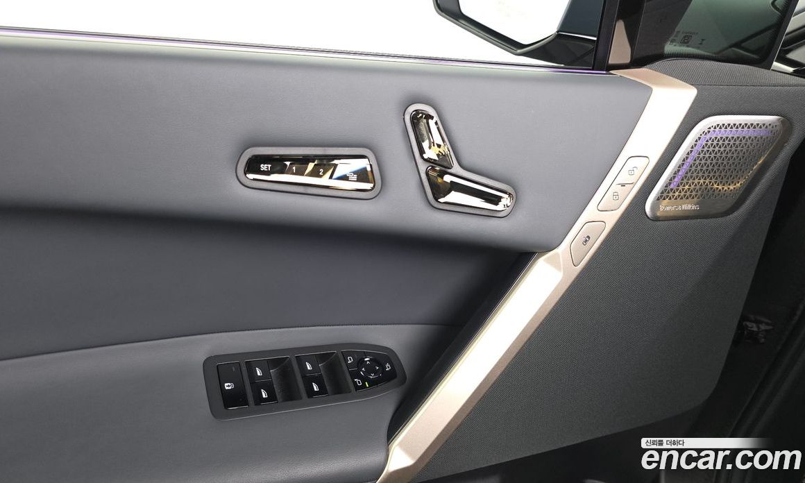 BMW iX фото 34