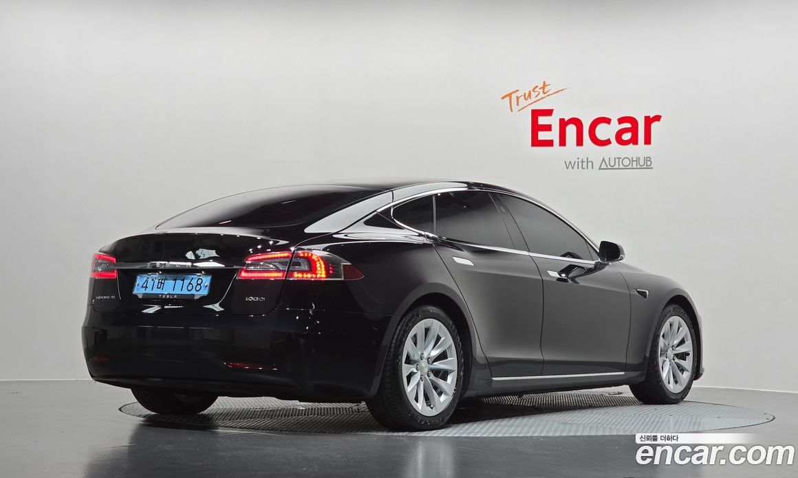 Tesla Model S фото 2