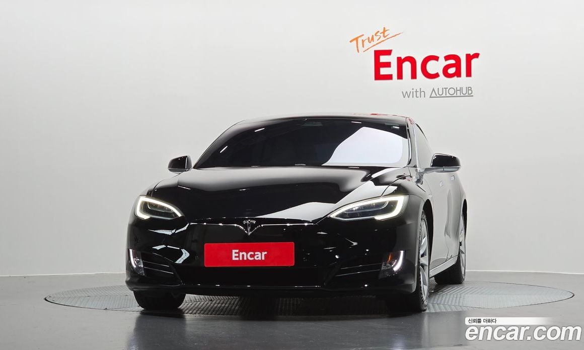 Tesla Model S фото 3