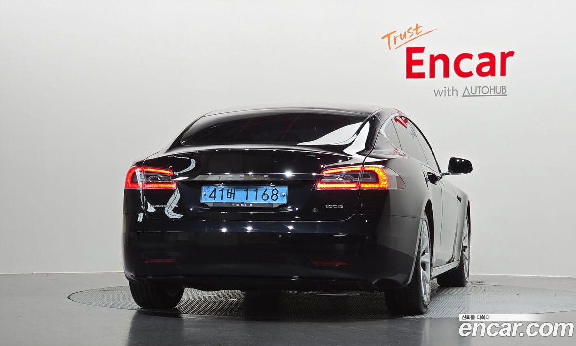 Tesla Model S фото 4