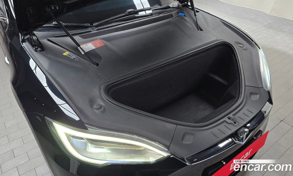 Tesla Model S фото 6