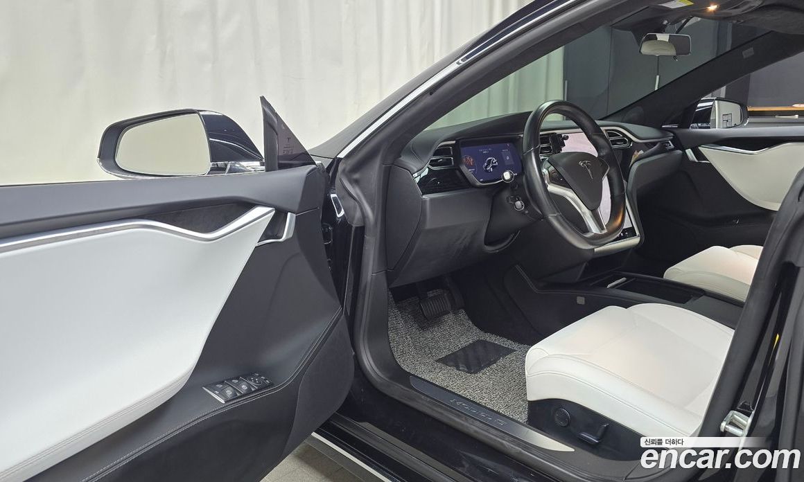 Tesla Model S фото 10