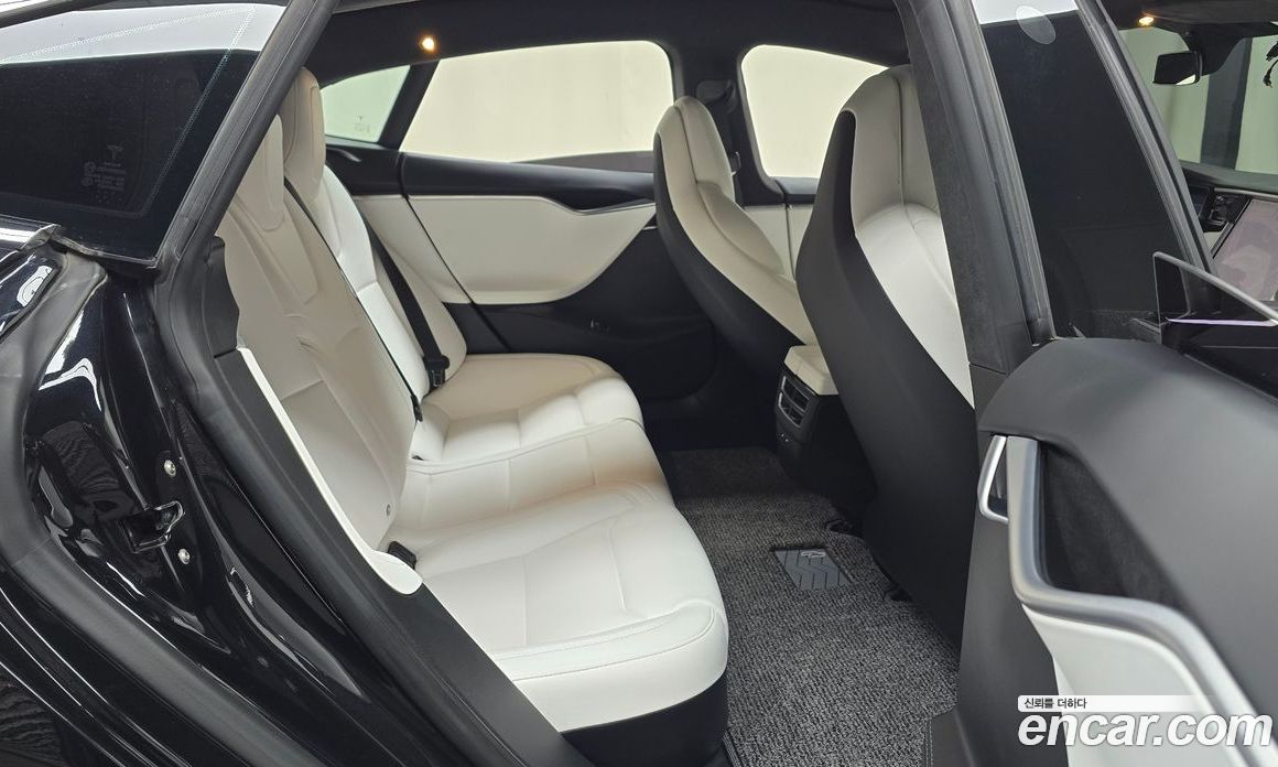 Tesla Model S фото 11