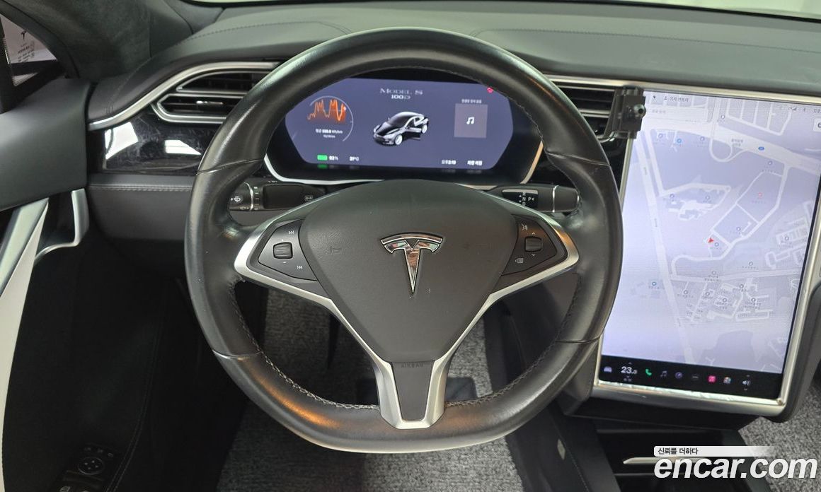 Tesla Model S фото 12