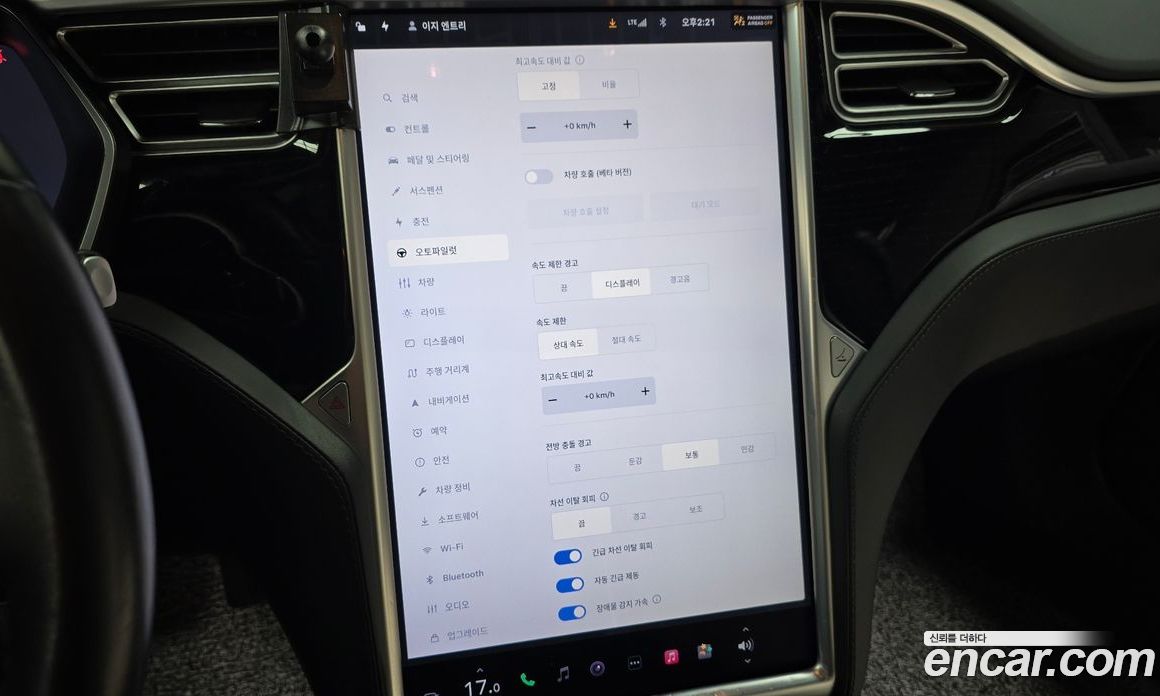 Tesla Model S фото 18