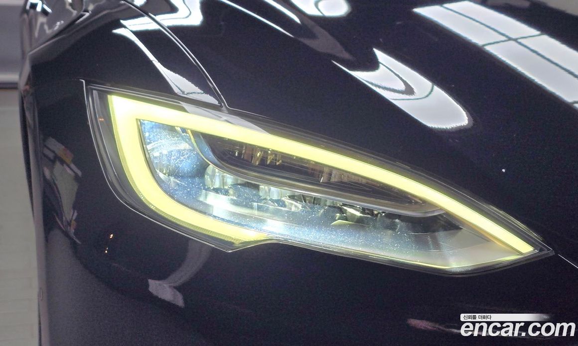 Tesla Model S фото 22