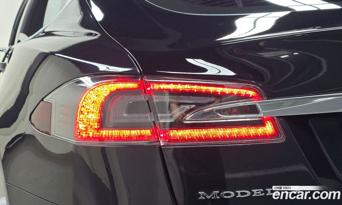 Tesla Model S фото 23
