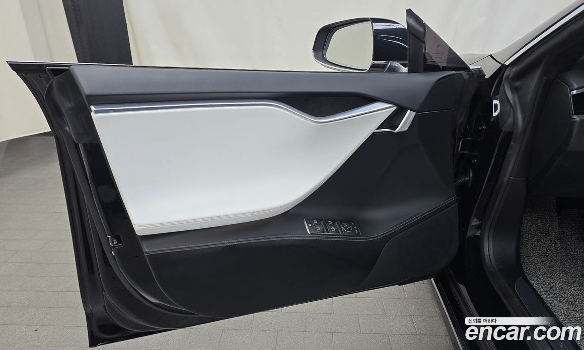 Tesla Model S фото 24