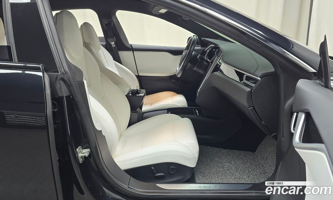 Tesla Model S фото 26