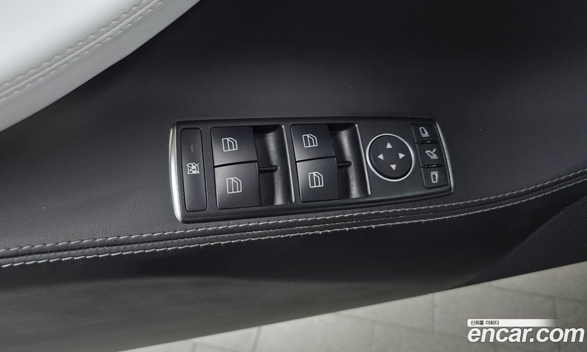 Tesla Model S фото 28