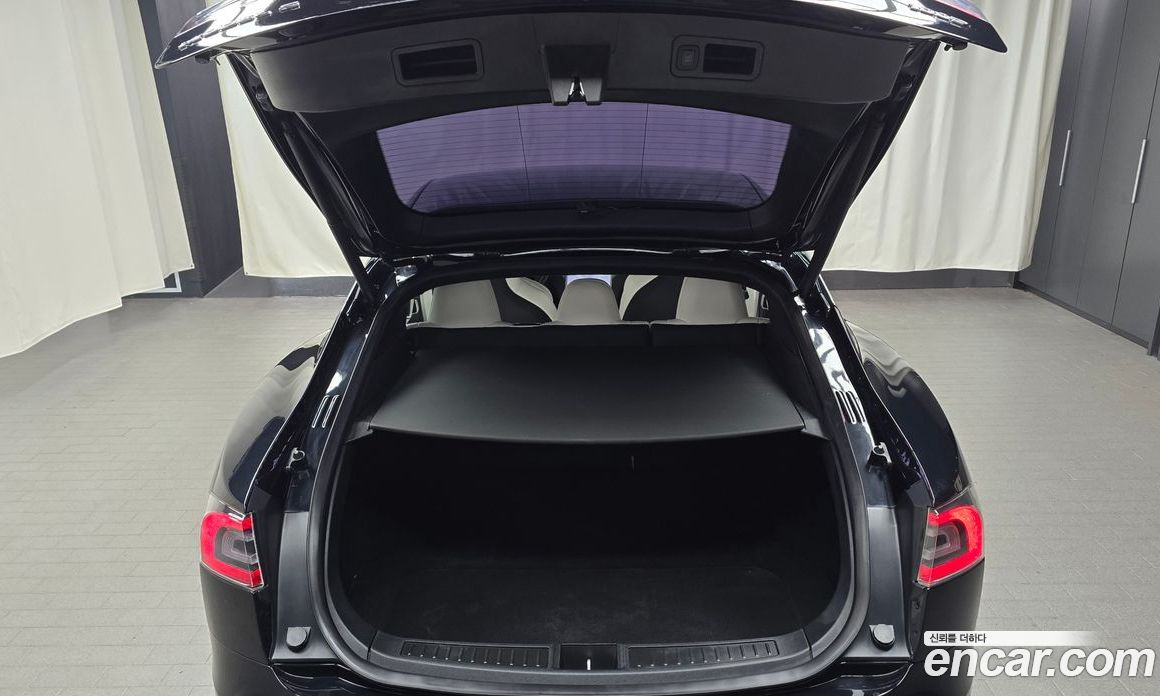 Tesla Model S фото 31