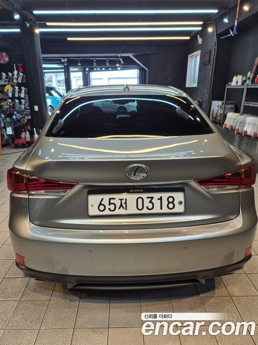 Lexus IS200t фото 8