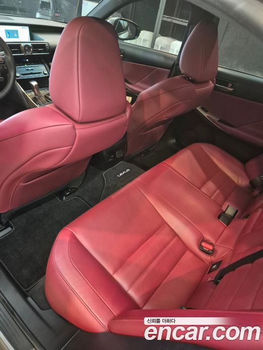 Lexus IS200t фото 10