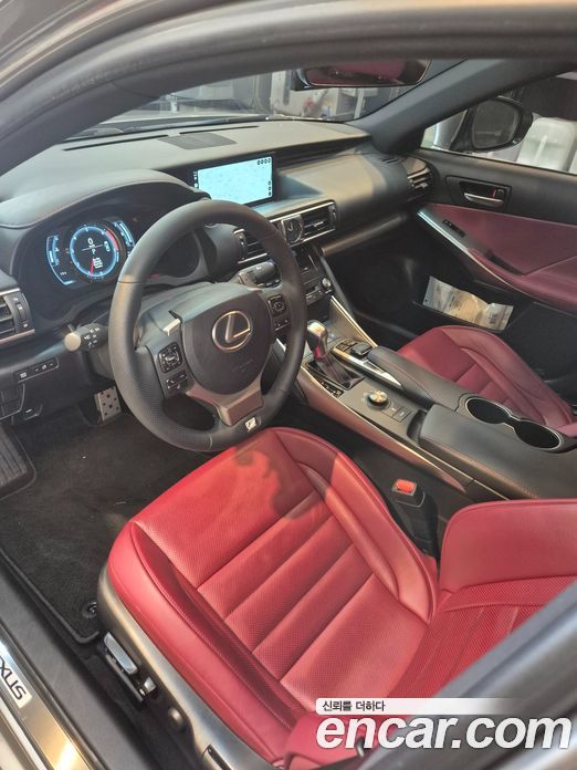 Lexus IS200t фото 11