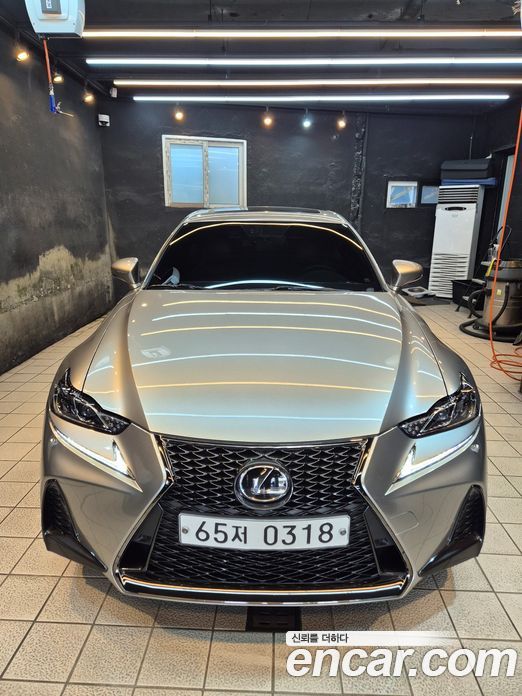 Lexus IS200t фото 12