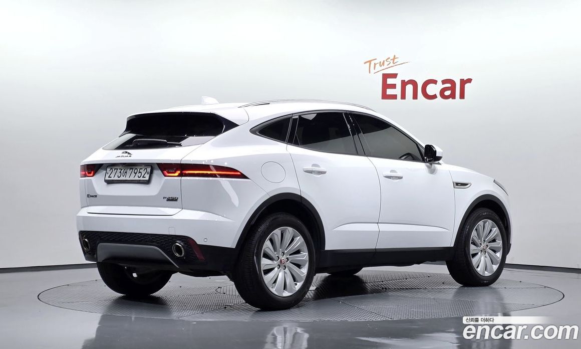 Jaguar E-PACE фото 2